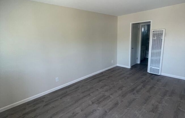 Studio, 1 bath, 400 sqft, $1,800, Unit 06