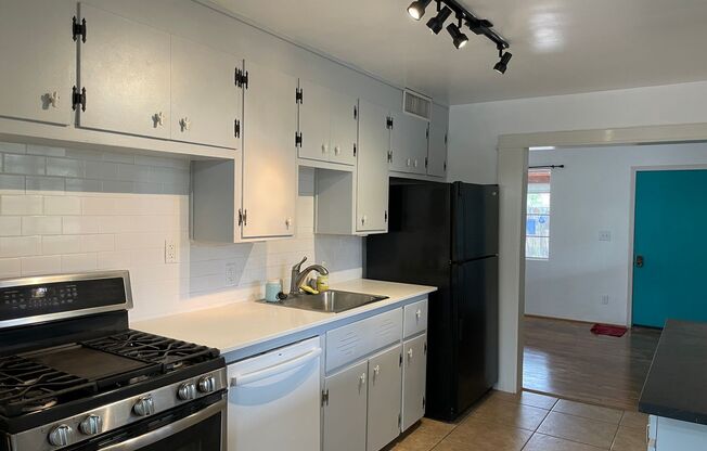 2 beds, 1 bath, $1,575