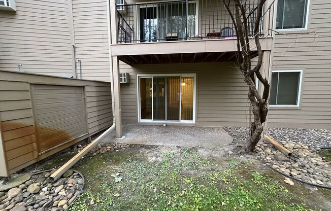 1 bed, 1 bath, 812 sqft, $1,250, Unit 101-112