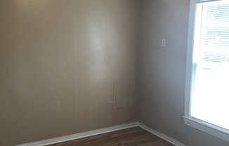 2 beds, 1 bath, $1,050