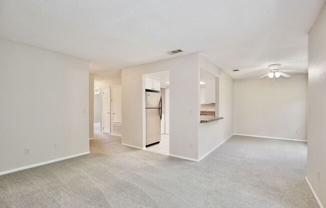 Spacious 2/2 Condo in Hawthorne Village - Orlando! Available Now!