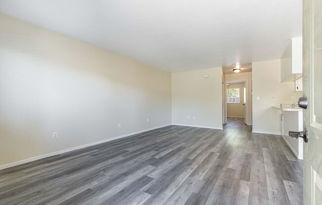 1229 W Roseburg Ave