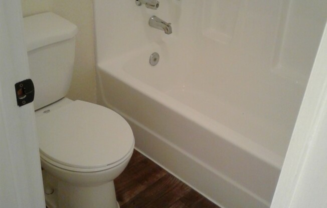 2 beds, 1 bath, 830 sqft, $1,349, Unit 135