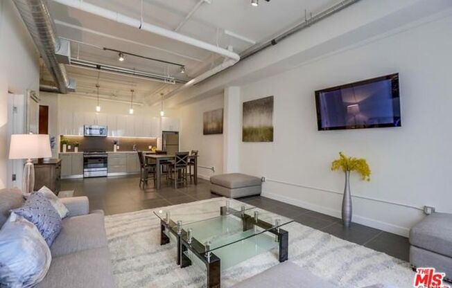 2 beds, 1 bath, 1,100 sqft, $3,100, Unit 306