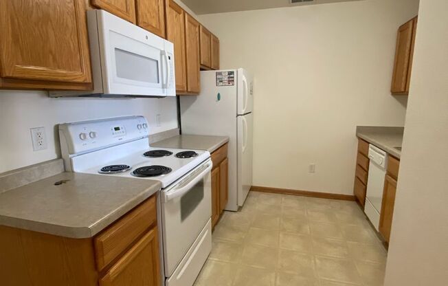 2 beds, 1 bath, $1,415, Unit 113 E Washington St