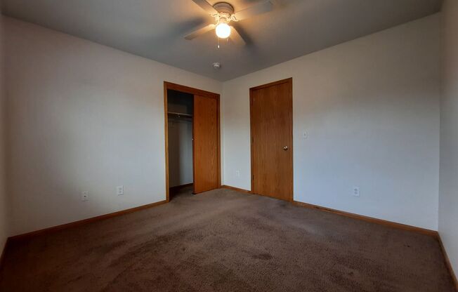 2 beds, 2 baths, 850 sqft, $985, Unit 304