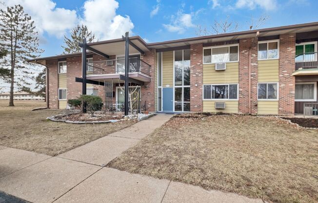 Adorable, Efficient, 1st floor 2 bedroom Condo Unit in Hazelwood