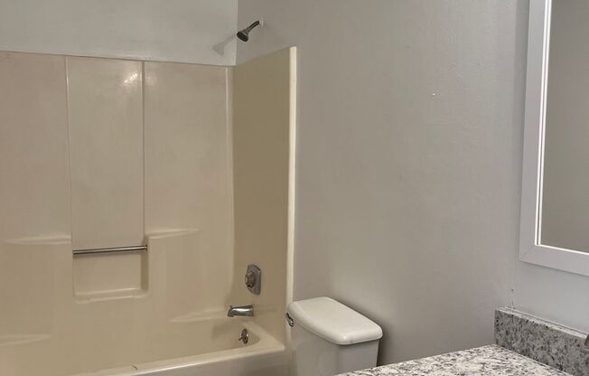2 beds, 1 bath, 900 sqft, $1,300, Unit C6
