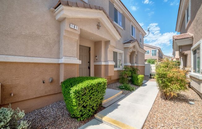 MOVE-IN READY FANTASTIC UPPER LEVEL 2-BEDROOM TOWNHOME!