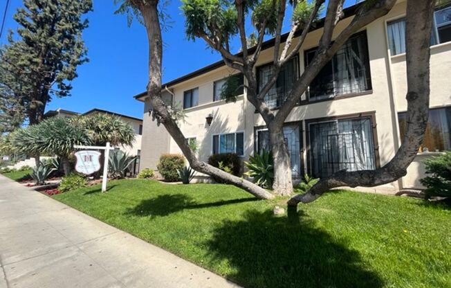 STUNNING APARTMENT! GREAT LOCATION! POOL PROPERTY