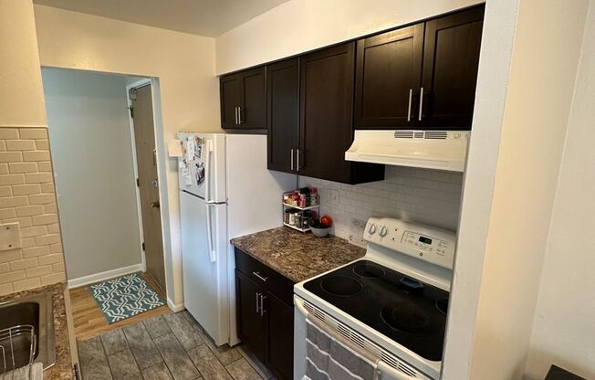 1 bed, 1 bath, $2,025, Unit 555