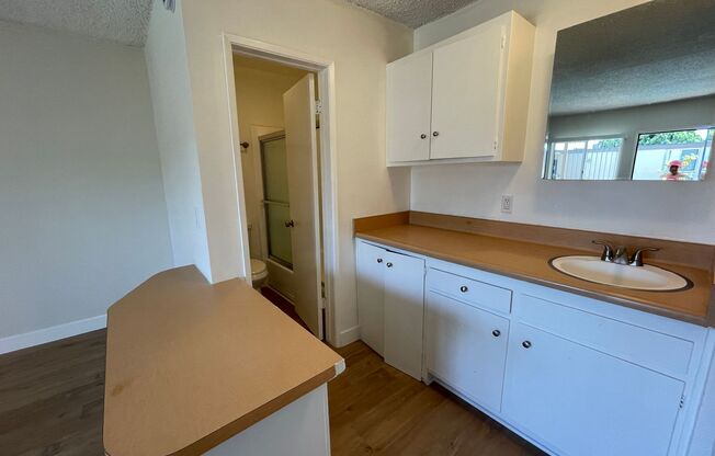 Studio, 1 bath, 400 sqft, $1,295