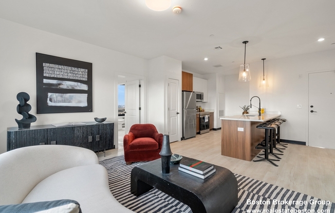 2 beds, 2 baths, 945 sqft, $2,900, Unit 306