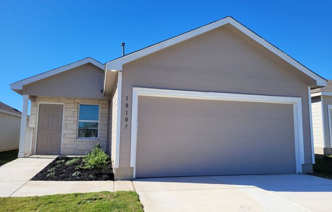 Beautiful 4-bedroom, 2 bathroom minutes from Texas A&M SA!