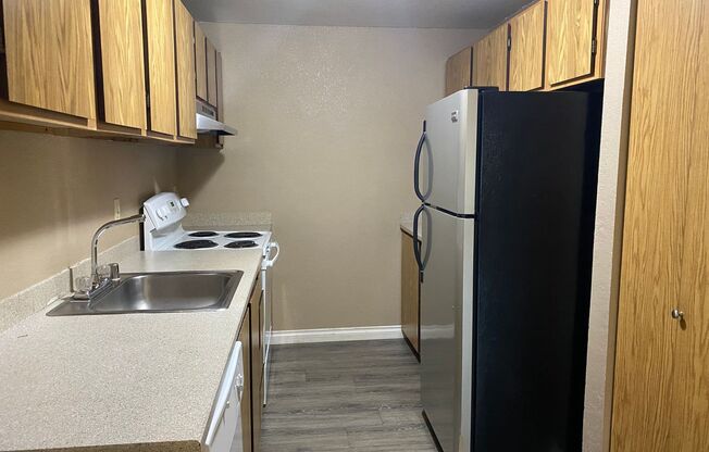 3 beds, 2 baths, 643 sqft, $2,450, Unit B405