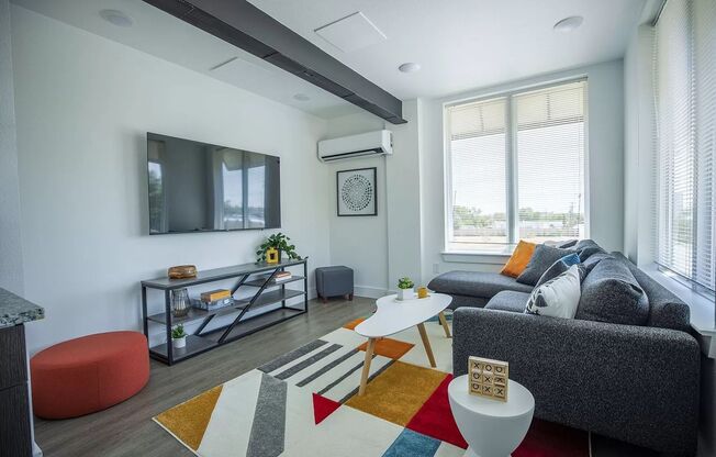 Studio, 1 bath, 327 sqft, $1,250, Unit #137
