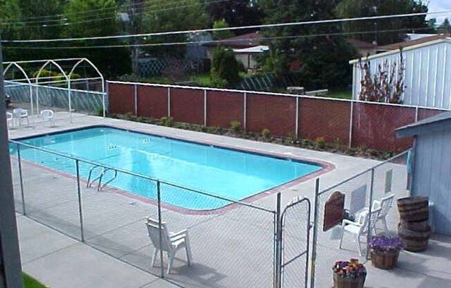 2 beds, 1 bath, 710 sqft, $1,100, Unit HH220