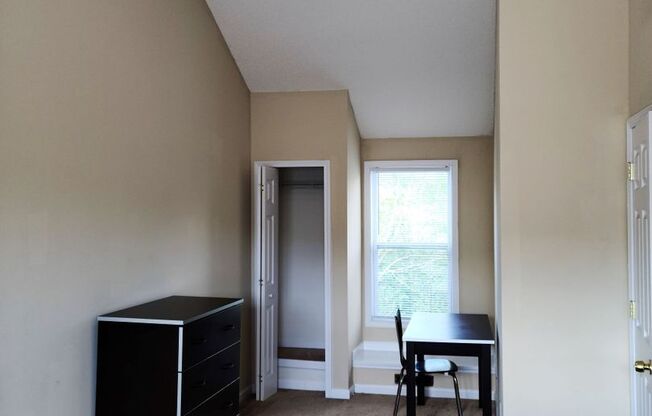 4 beds, 2 baths, 1,200 sqft, $3,280, Unit 2215 #53