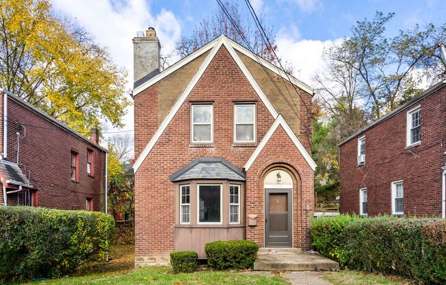 Cozy 3 bedroom in Wilkinsburg - AVAILABLE 06/01/2025