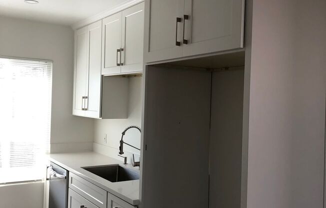 1 bed, 1 bath, $2,295, Unit 5355-11