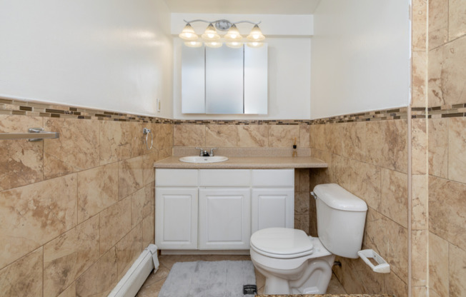 2 beds, 1 bath, 810 sqft, $2,500, Unit B-5