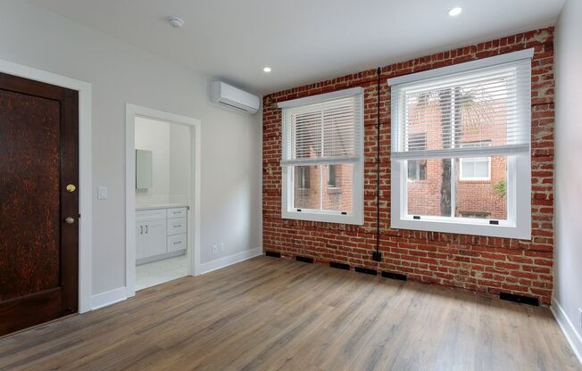 Studio, 1 bath, 295 sqft, $1,950, Unit 212