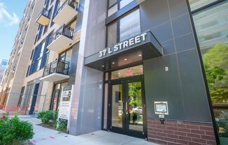 1 bed, 1 bath, $2,600