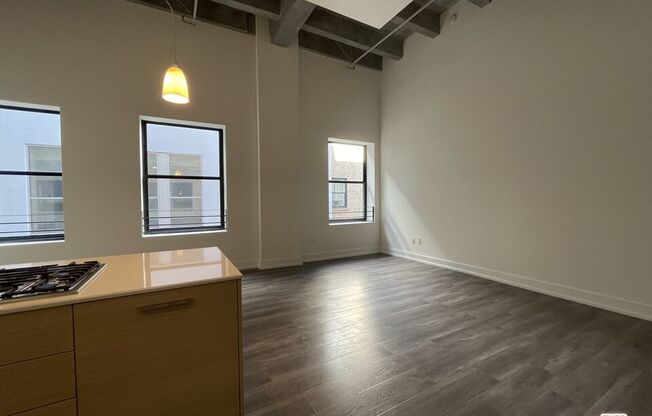 1 bed, 1 bath, 750 sqft, $2,904, Unit 1122