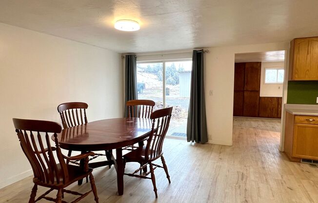 Cozy 3-Bedroom Home with Canyon Views and Ample Space!