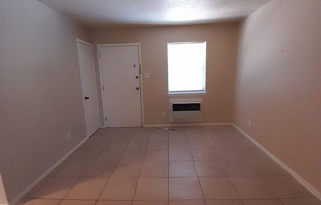 1 bed, 1 bath, 750 sqft, $669, Unit 14