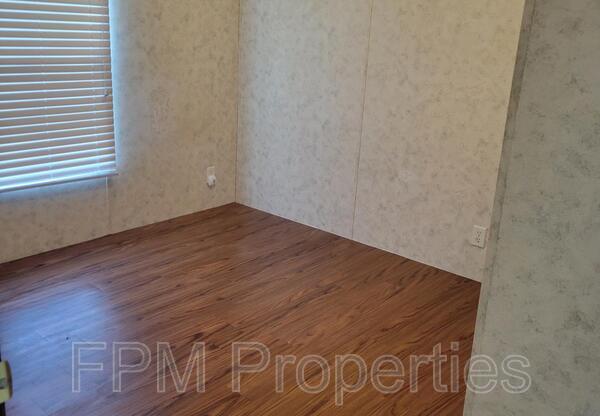 205 VINTAGE OAK CIR