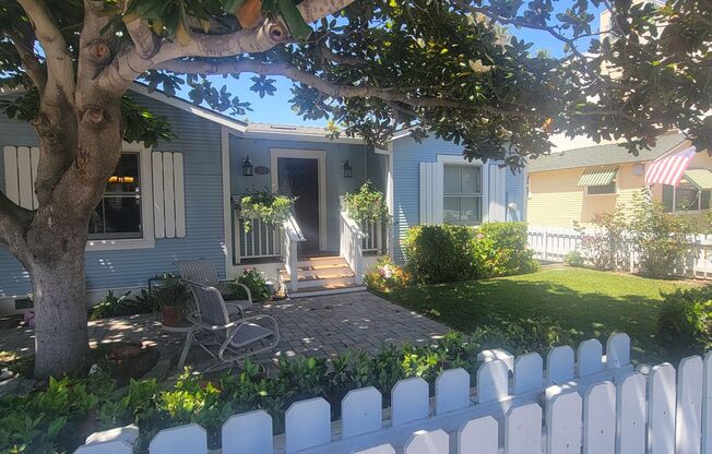 2 Bedroom, 2 Bath House Near the Beach