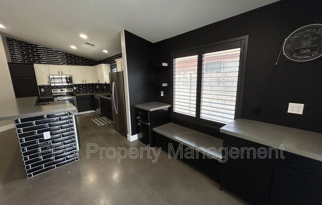 13932 W MAUNA LOA LN