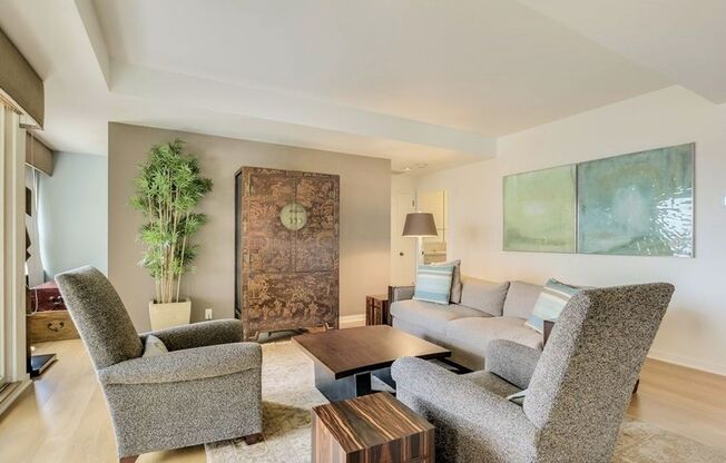 Spacious condo at the iconic Watermark Towers