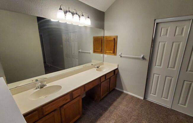 Larage 4 bedroom 2.5 bath home in Mesquite