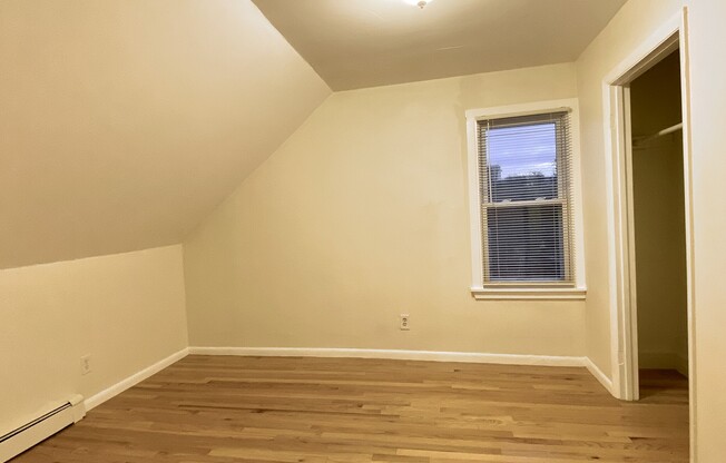 2 beds, 1 bath, $2,600, Unit 3