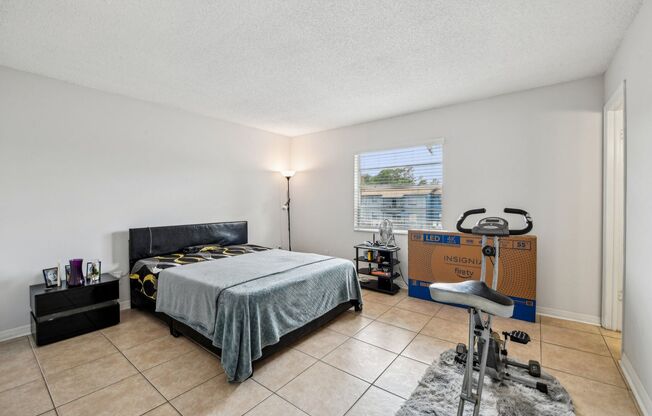 3 beds, 2 baths, 1,300 sqft, $1,800