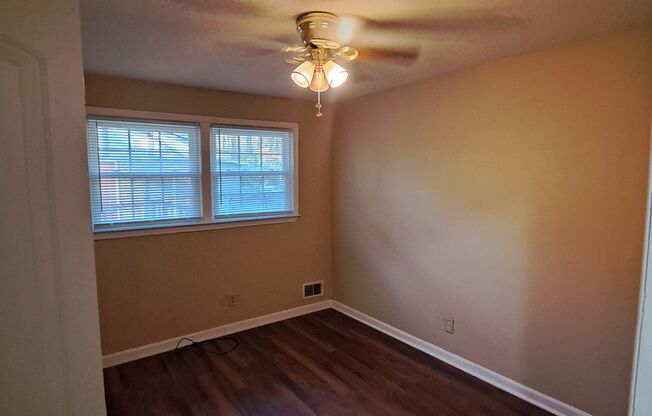 4 beds, 2 baths, $1,595
