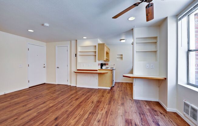 Studio, 1 bath, 400 sqft, $1,275, Unit A07