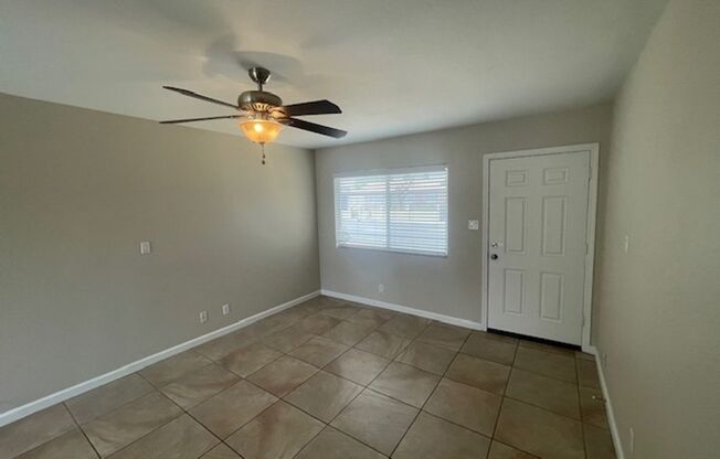 Great Centrally Located Property W/ Pool Near Proximities to Downtown and Strip!!!!