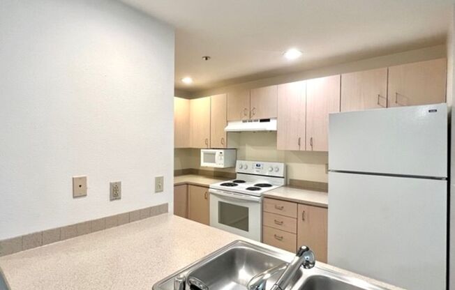 2 beds, 2 baths, 990 sqft, $2,595, Unit A 107