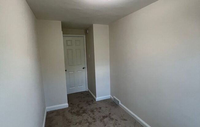 Charming 3-bedroom, 1-bathroom home + Garage located in Clifton Heights