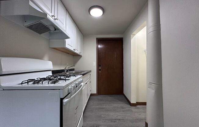 Studio, 1 bath, 500 sqft, $645, Unit Apt. 24