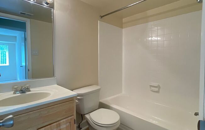 2 beds, 2 baths, 1,000 sqft, $1,925, Unit 14227 #203