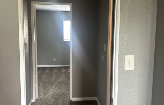 2 beds, 1 bath, 750 sqft, $970, Unit B09 1044 14