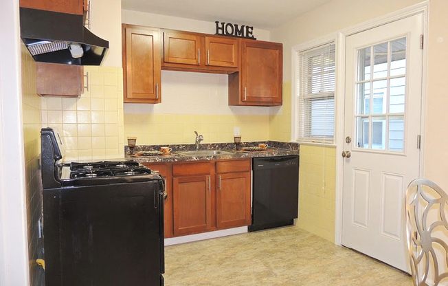 3 Bedroom - 1.5 Bathroom Home for Rent!