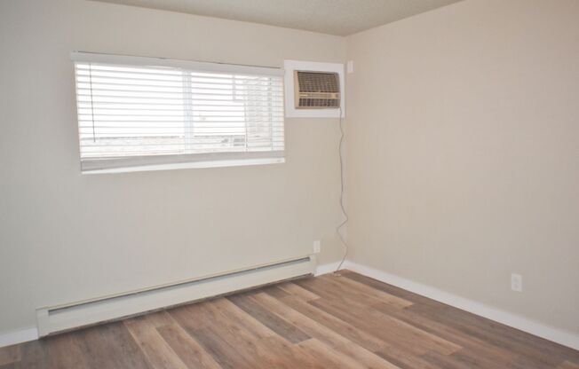 2 beds, 1 bath, 775 sqft, $1,395, Unit 450-8