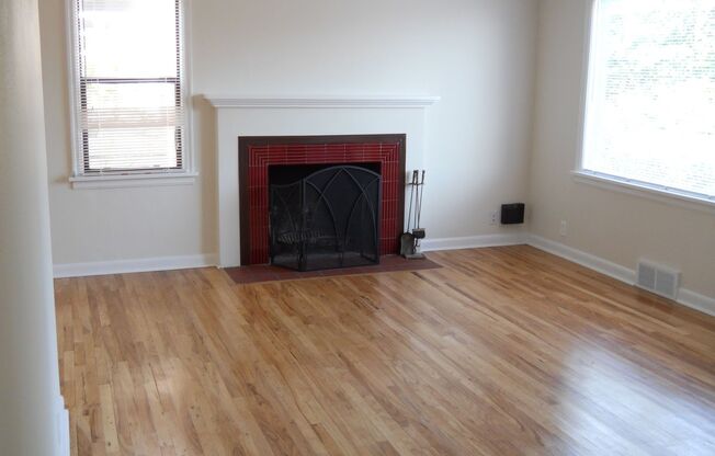 2 Bedroom House - Seward Park! * 6 Month Lease ONLY**