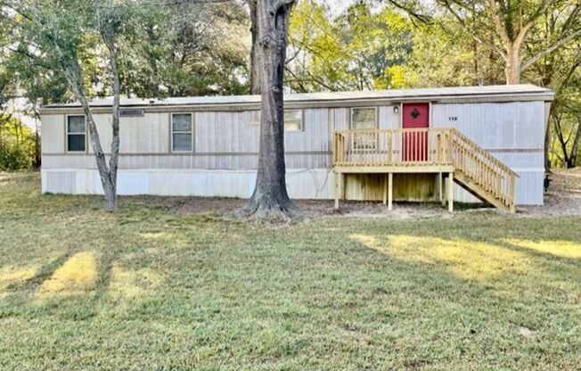 Adorable 3 bedroom 1.5 bath Mobile Home located it Dallas