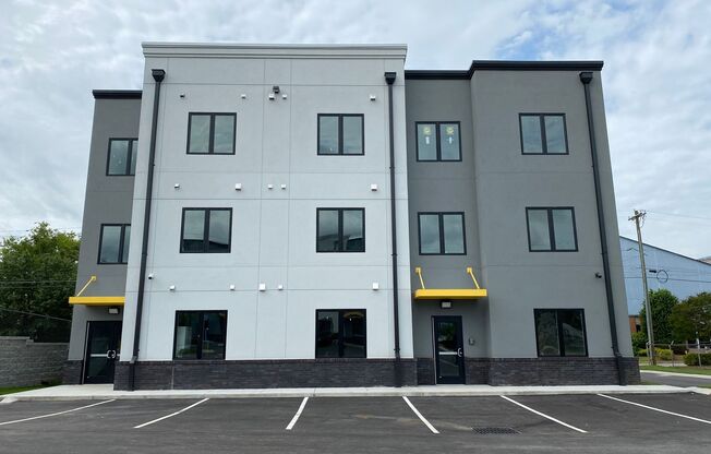 1 bed, 1 bath, 432 sqft, $995, Unit Unit 101 West 25th
